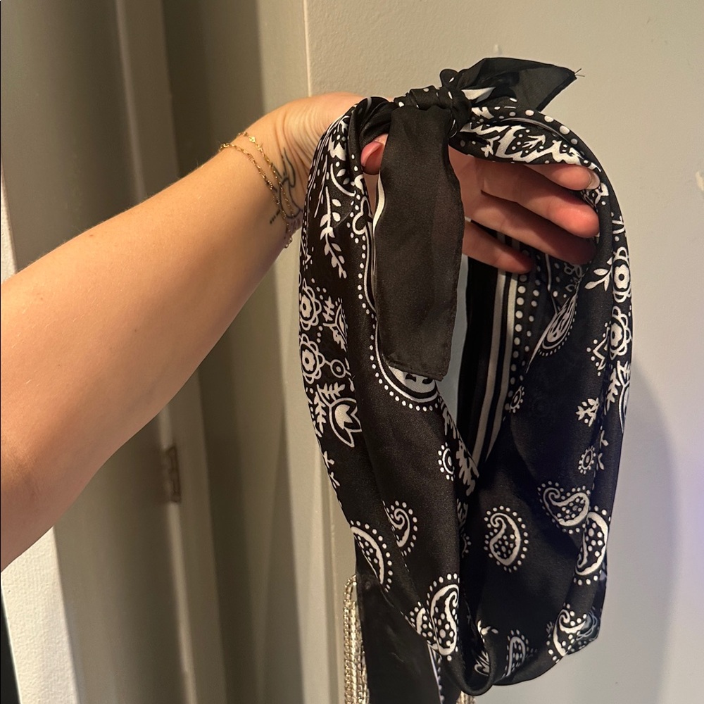 Jeweled Bandana - Picture 4 of 5